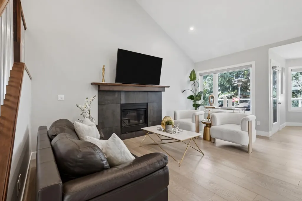 30 Strathcona Road SW Calgary AB T3H 1V5