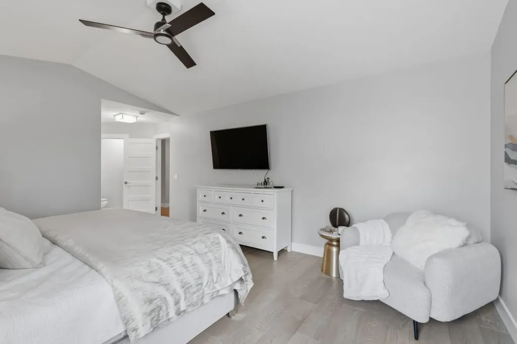 30 Strathcona Road SW Calgary AB T3H 1V5