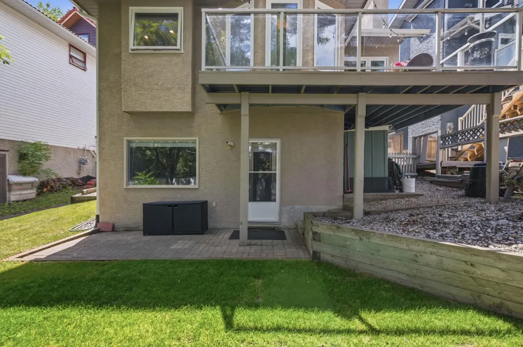 30 Strathcona Road SW Calgary AB T3H 1V5