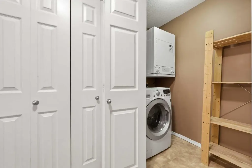 10 Prestwick Bay SE Calgary AB T2Z 0B3