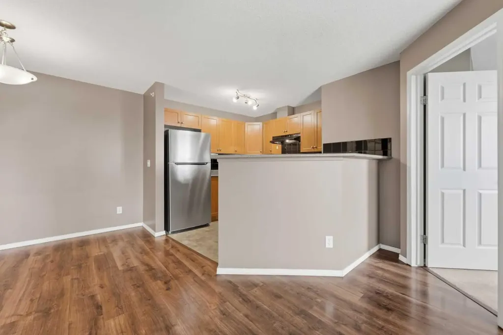 10 Prestwick Bay SE Calgary AB T2Z 0B3