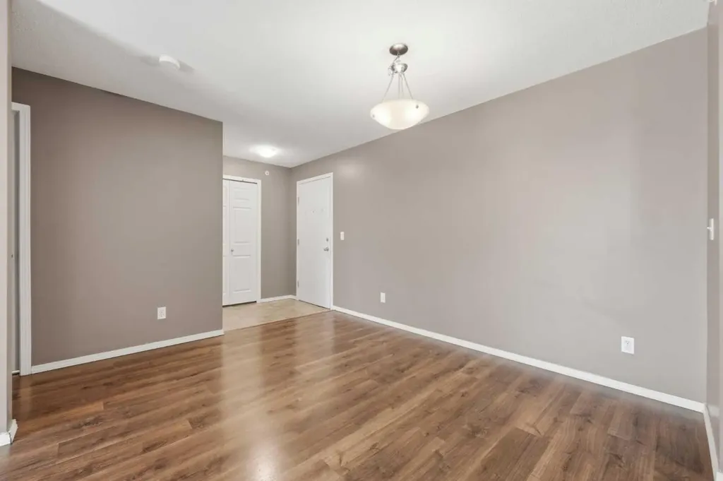 10 Prestwick Bay SE Calgary AB T2Z 0B3