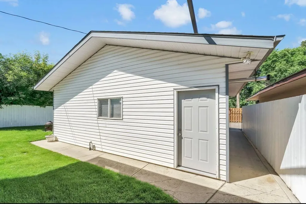 266 Prospect Drive SW Medicine Hat AB T1A4B6