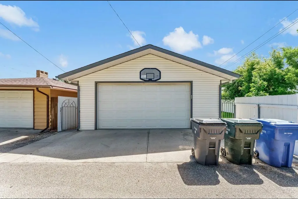 266 Prospect Drive SW Medicine Hat AB T1A4B6