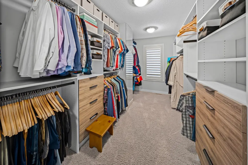 29 Mary Dover Drive SW Calgary AB T3E 7M6