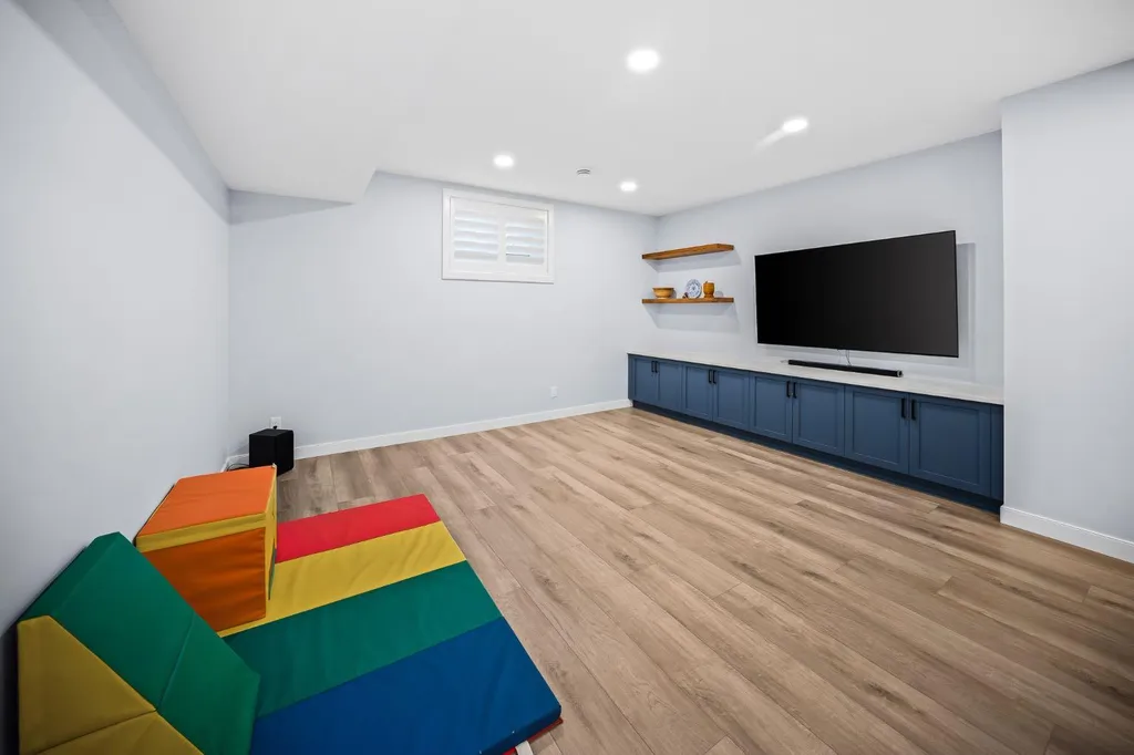 29 Mary Dover Drive SW Calgary AB T3E 7M6