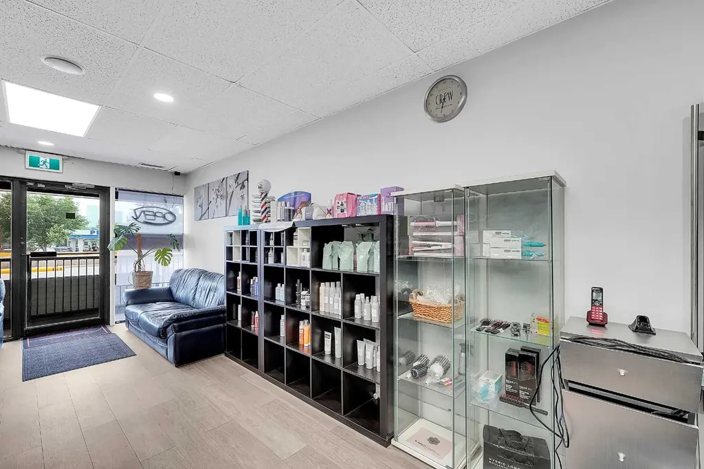 222 16 Avenue NE Calgary AB T2E 1J8