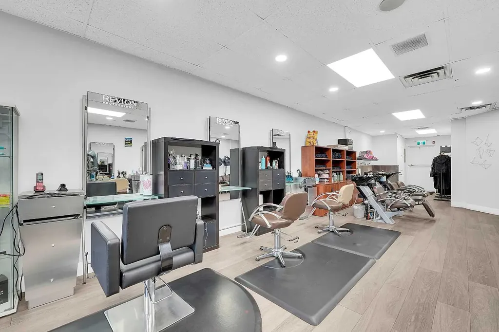 222 16 Avenue NE Calgary AB T2E 1J8
