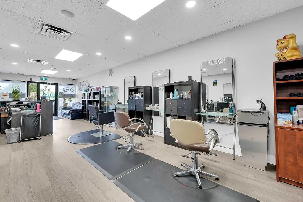 222 16 Avenue NE Calgary AB T2E 1J8