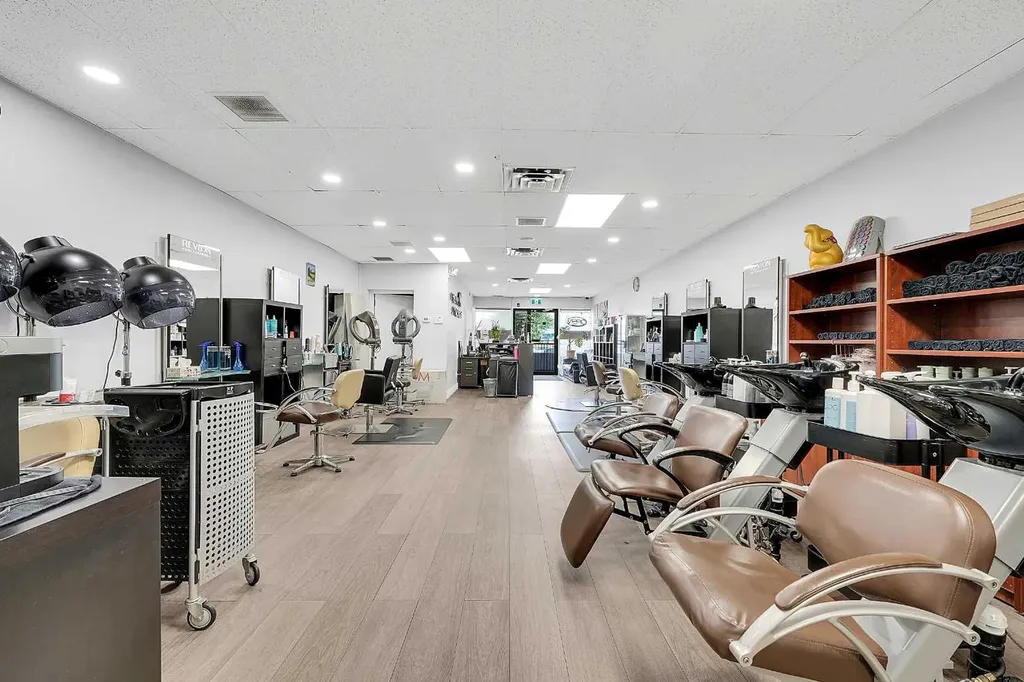 222 16 Avenue NE Calgary AB T2E 1J8