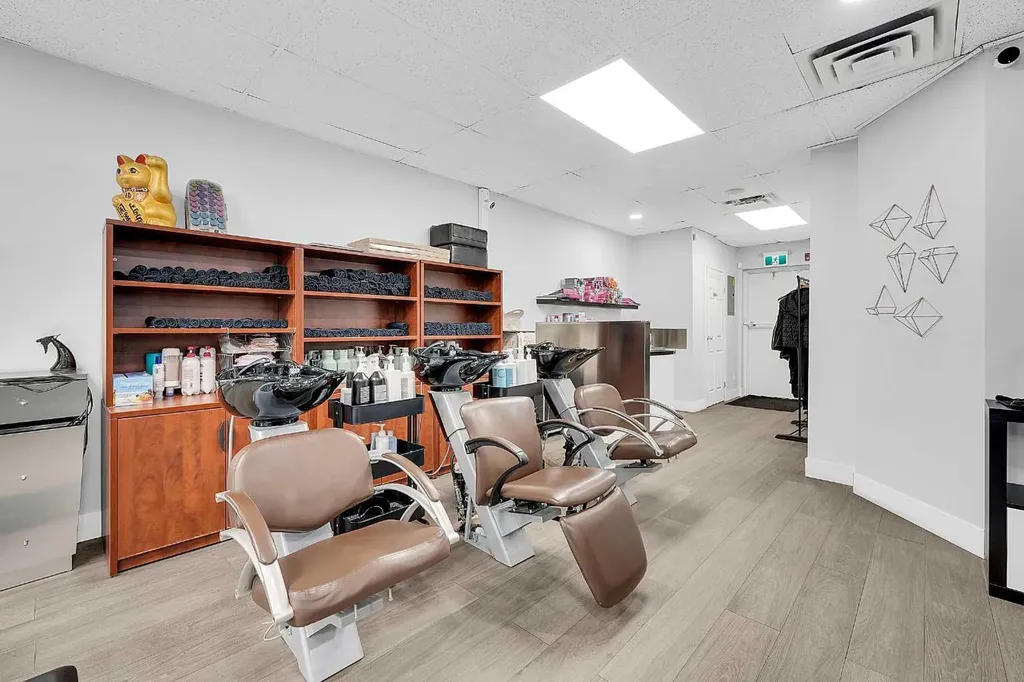 222 16 Avenue NE Calgary AB T2E 1J8