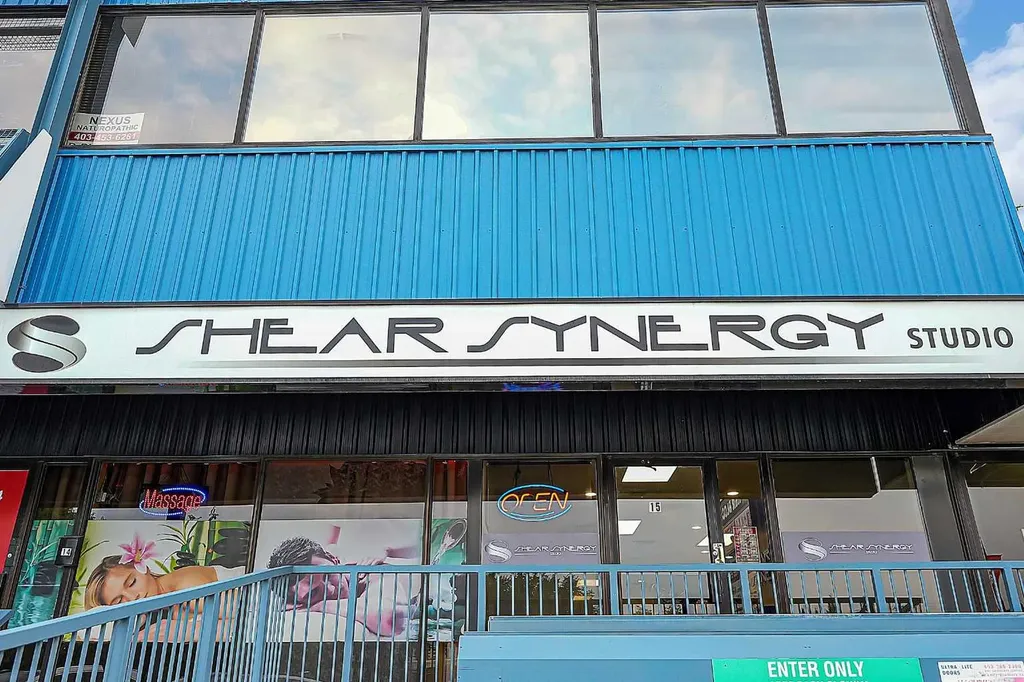 222 16 Avenue NE Calgary AB T2E 1J8
