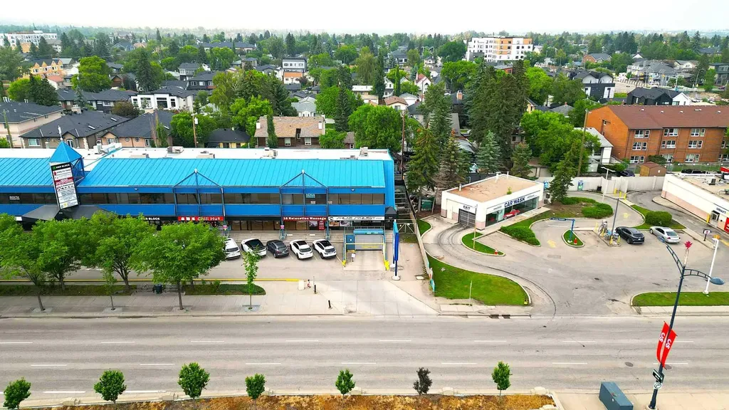222 16 Avenue NE Calgary AB T2E 1J8