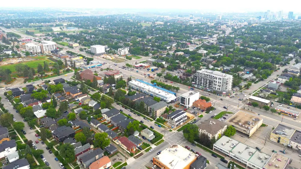 222 16 Avenue NE Calgary AB T2E 1J8