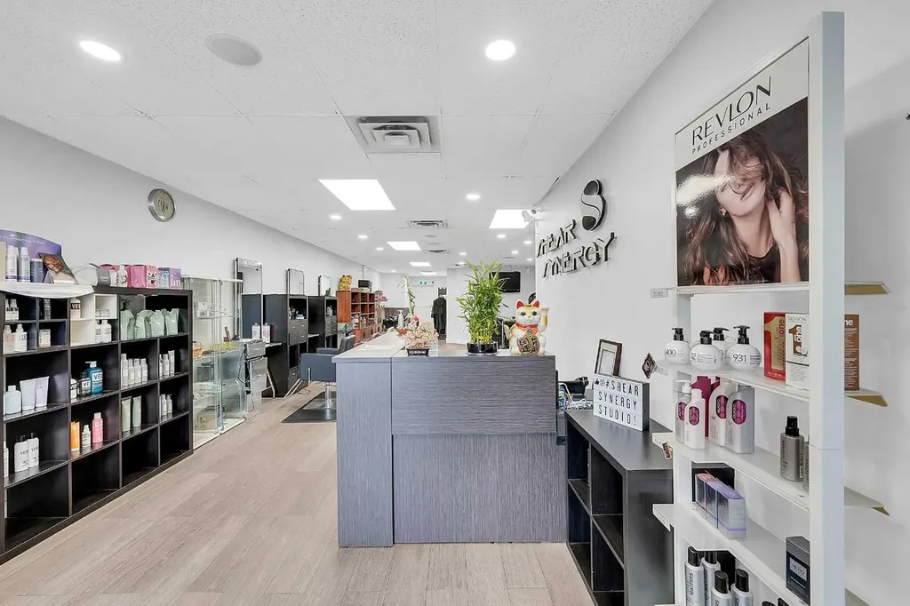 222 16 Avenue NE Calgary AB T2E 1J8