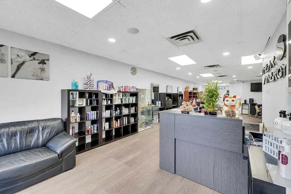 222 16 Avenue NE Calgary AB T2E 1J8