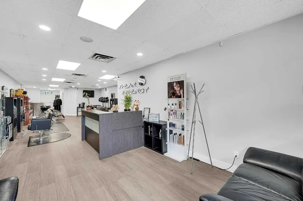 222 16 Avenue NE Calgary AB T2E 1J8
