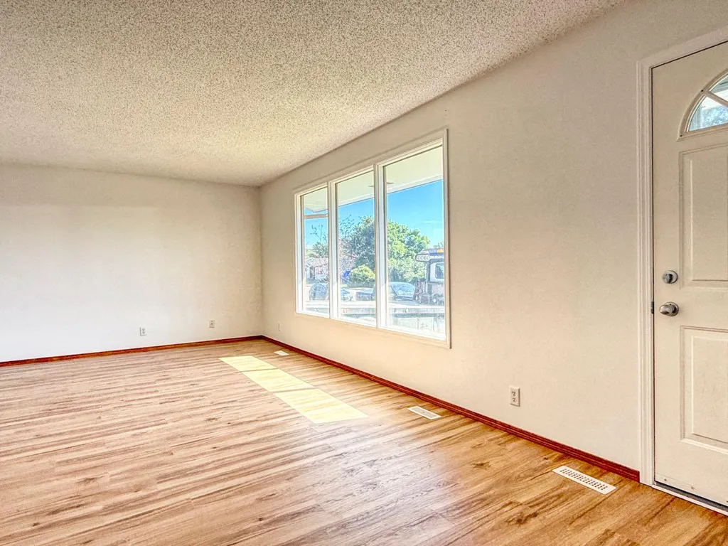 212 Aberdeen Avenue Carbon AB T0M 0A0