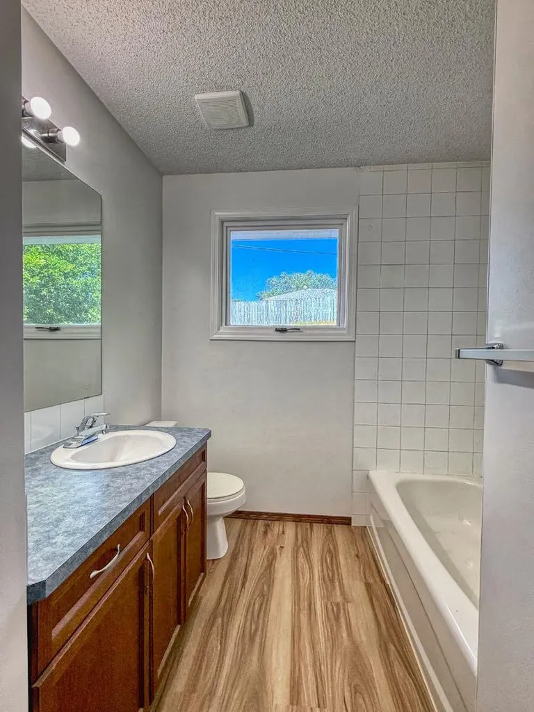 212 Aberdeen Avenue Carbon AB T0M 0A0