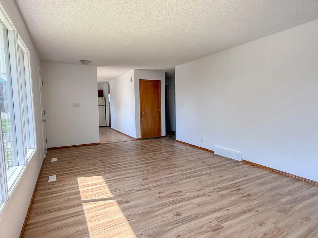 212 Aberdeen Avenue Carbon AB T0M 0A0