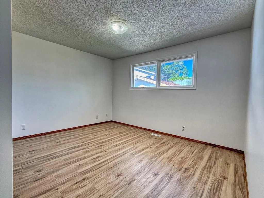 212 Aberdeen Avenue Carbon AB T0M 0A0