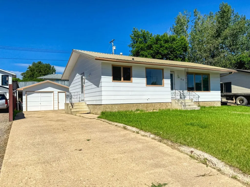 212 Aberdeen Avenue Carbon AB T0M 0A0