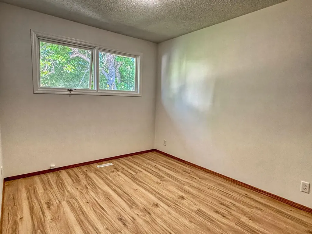 212 Aberdeen Avenue Carbon AB T0M 0A0
