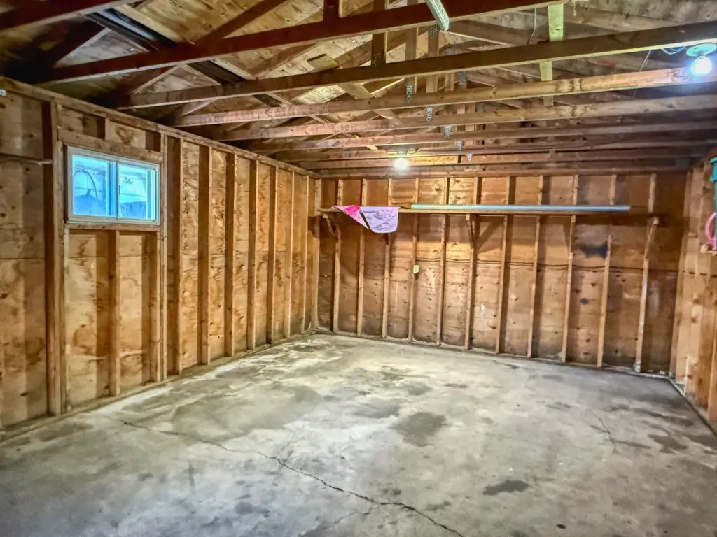 212 Aberdeen Avenue Carbon AB T0M 0A0