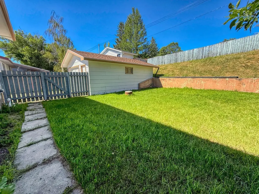 212 Aberdeen Avenue Carbon AB T0M 0A0