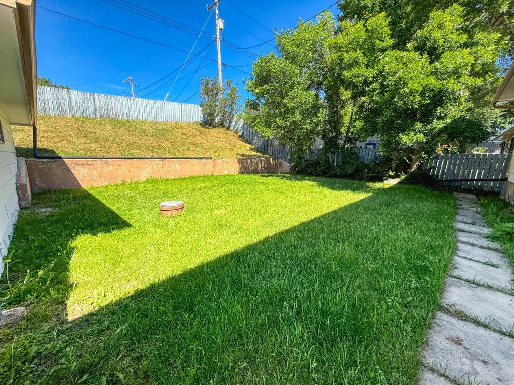 212 Aberdeen Avenue Carbon AB T0M 0A0