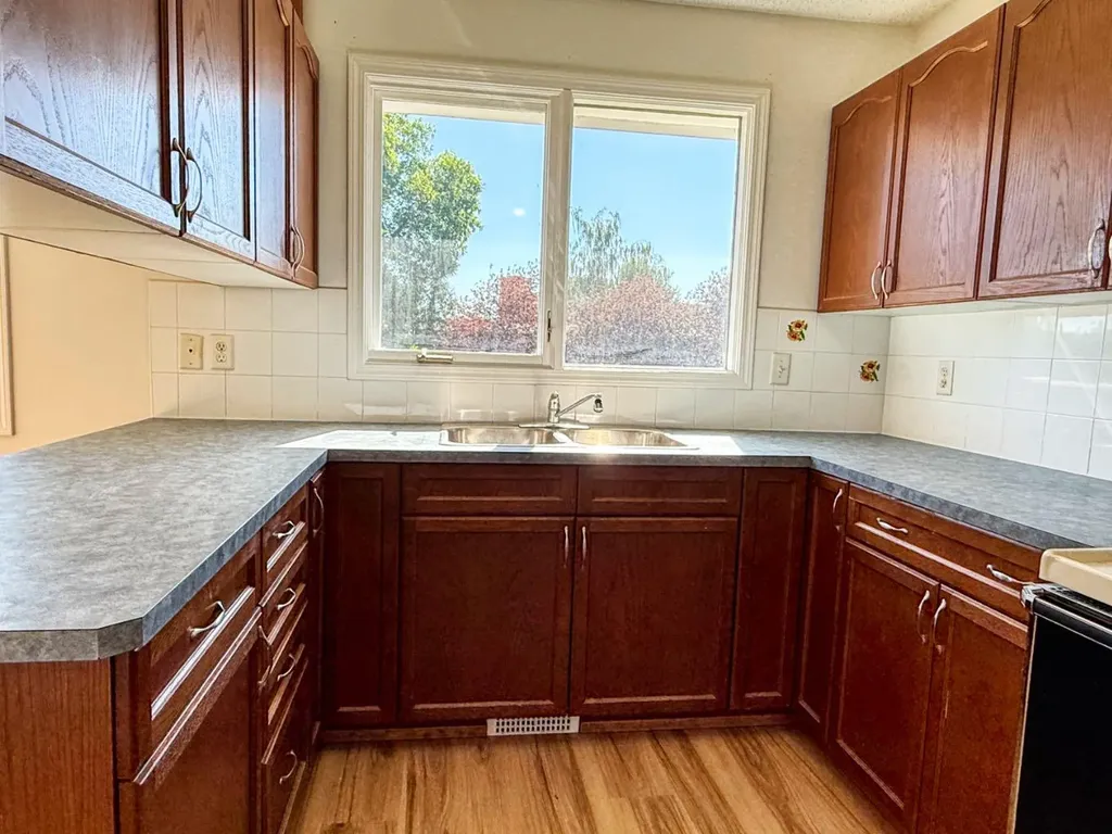 212 Aberdeen Avenue Carbon AB T0M 0A0