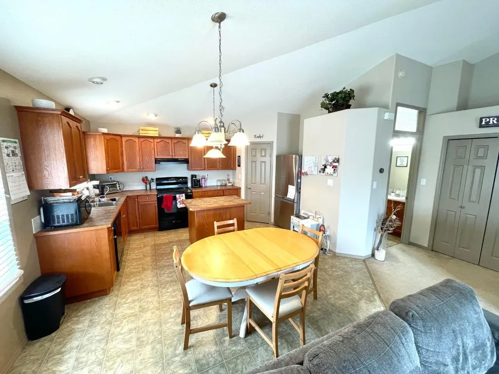 4803 54 Avenue Camrose AB T4V 5R1