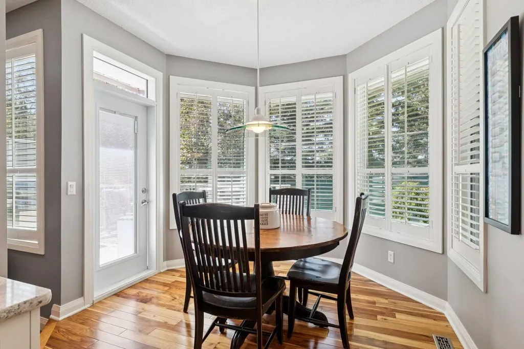 947 Shawnee Drive SW Calgary AB T2Y2G9