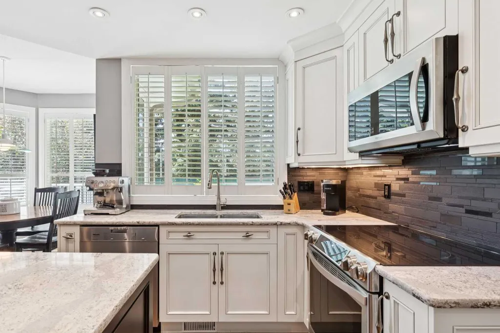 947 Shawnee Drive SW Calgary AB T2Y2G9