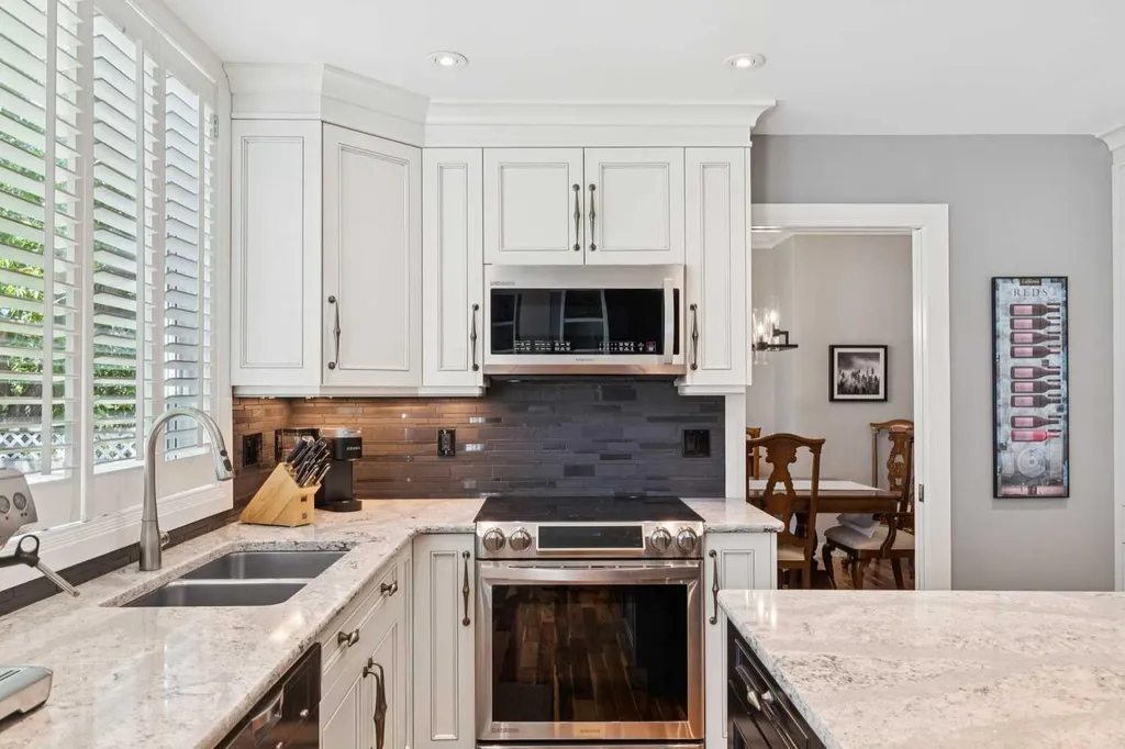 947 Shawnee Drive SW Calgary AB T2Y2G9