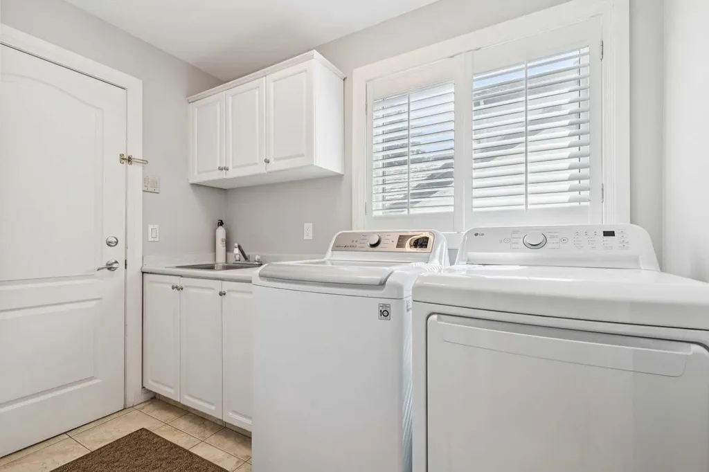 947 Shawnee Drive SW Calgary AB T2Y2G9