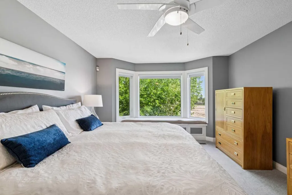 947 Shawnee Drive SW Calgary AB T2Y2G9