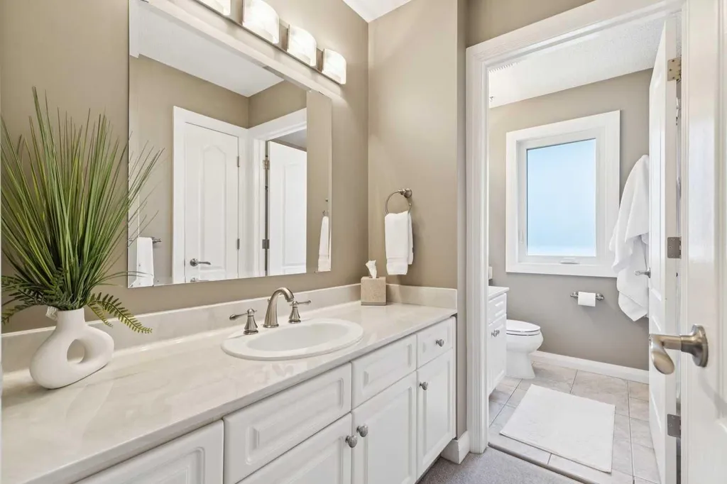947 Shawnee Drive SW Calgary AB T2Y2G9