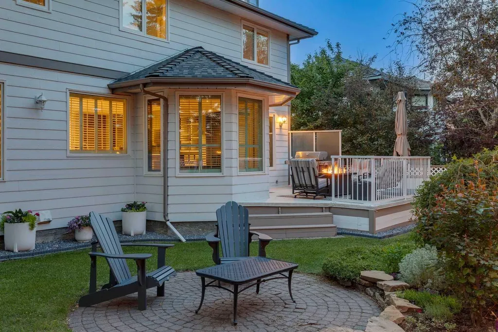 947 Shawnee Drive SW Calgary AB T2Y2G9