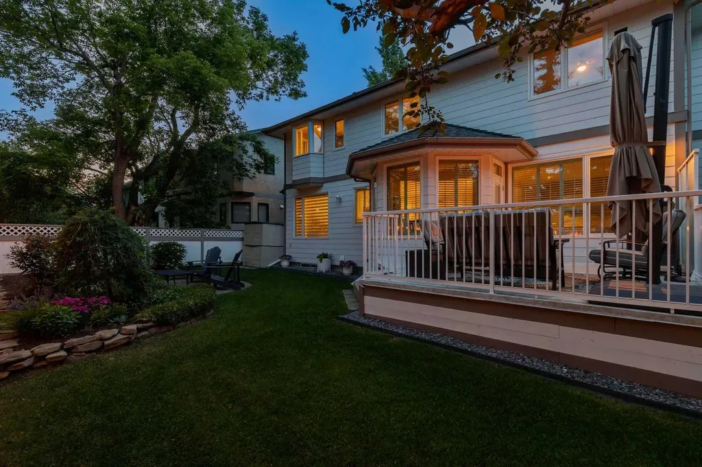 947 Shawnee Drive SW Calgary AB T2Y2G9