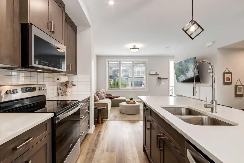 1014 Carrington Boulevard NW Calgary AB T3P 1L8