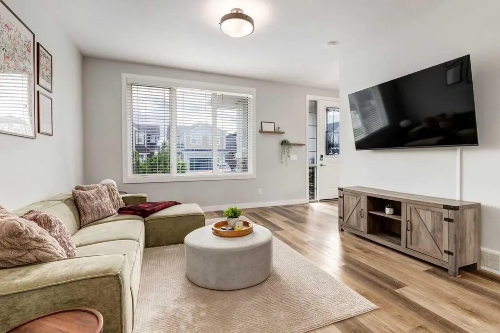 1014 Carrington Boulevard NW Calgary AB T3P 1L8