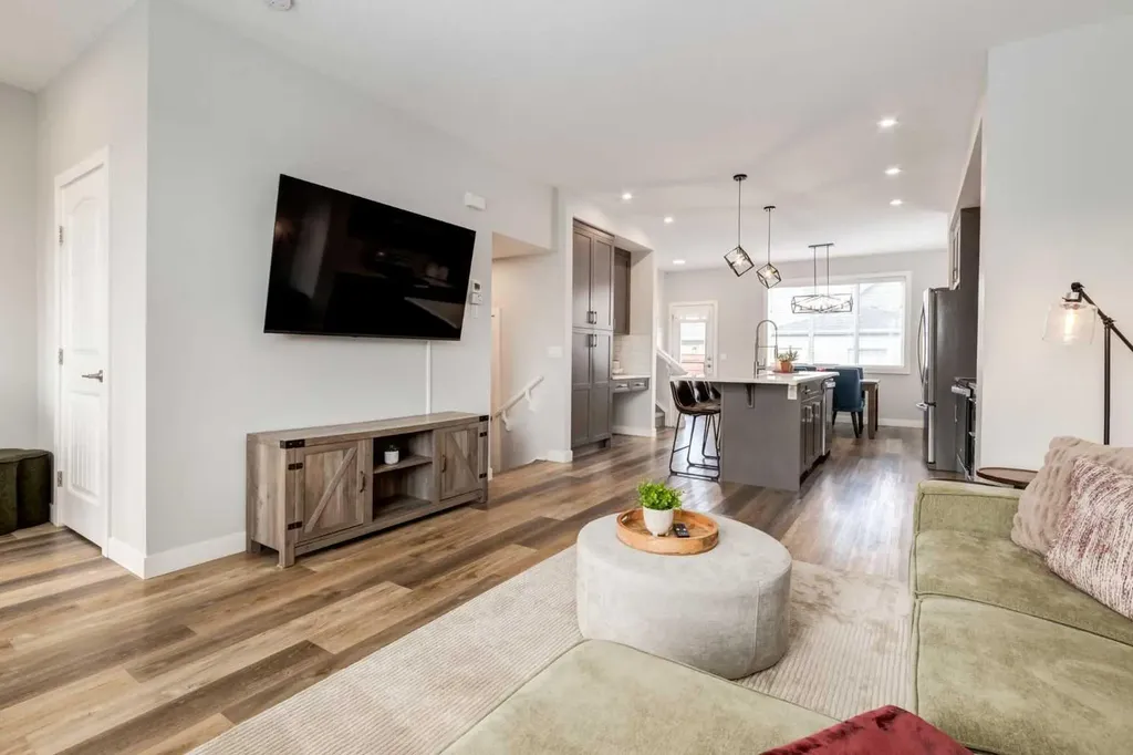 1014 Carrington Boulevard NW Calgary AB T3P 1L8