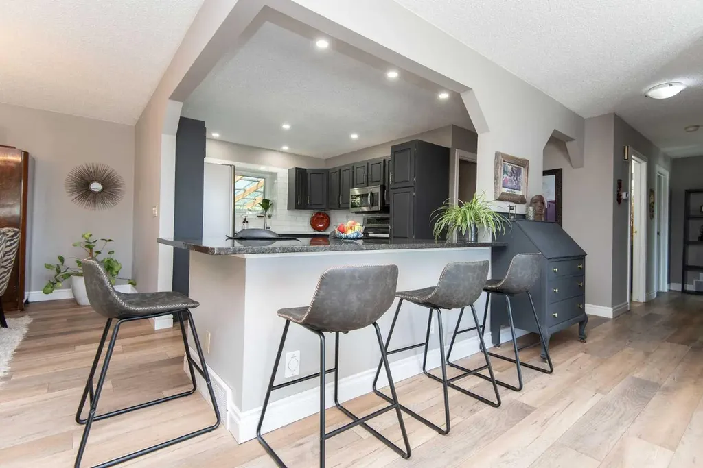 89 Mccullough Crescent Red Deer AB T4R 1S5