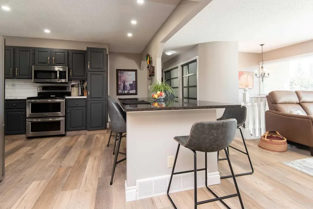 89 Mccullough Crescent Red Deer AB T4R 1S5