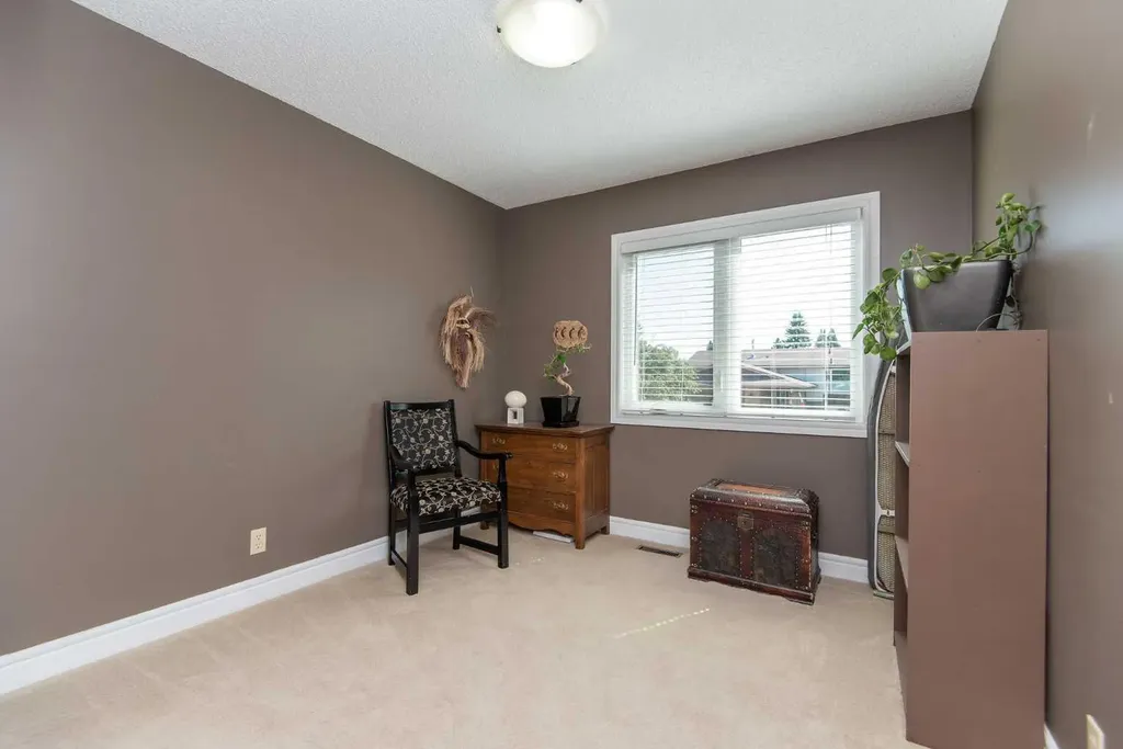 89 Mccullough Crescent Red Deer AB T4R 1S5