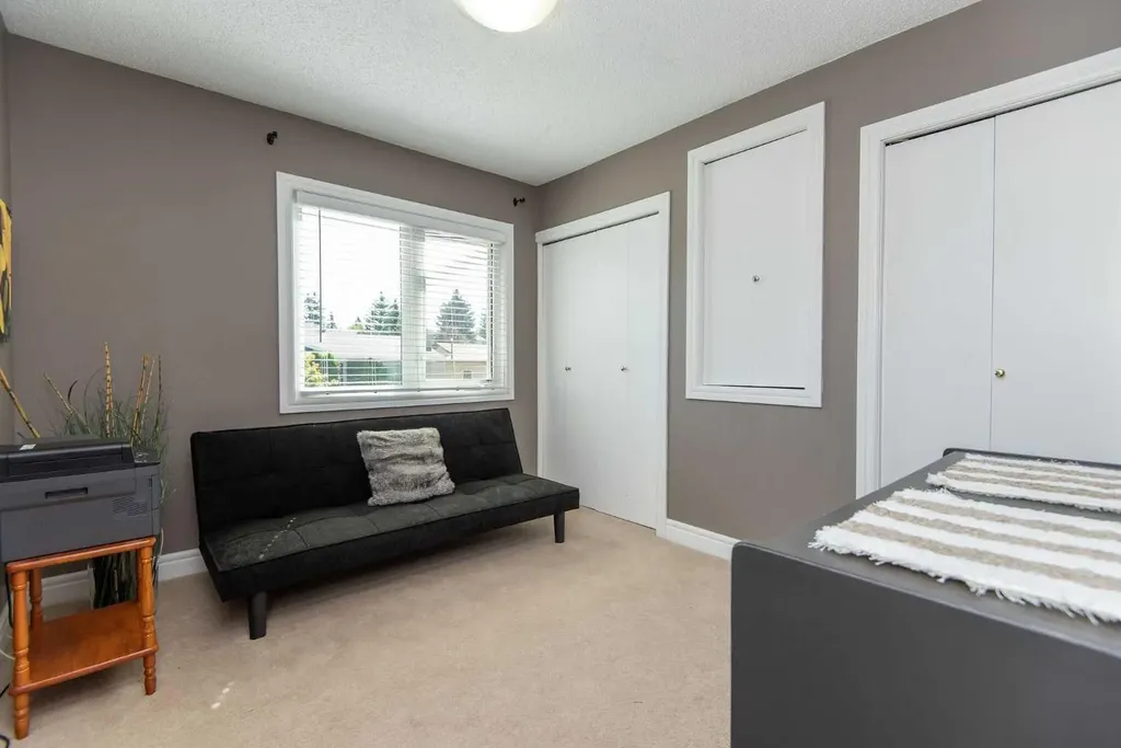 89 Mccullough Crescent Red Deer AB T4R 1S5