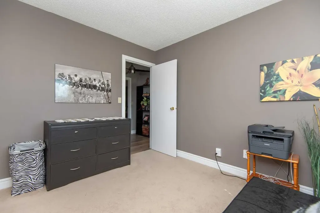 89 Mccullough Crescent Red Deer AB T4R 1S5