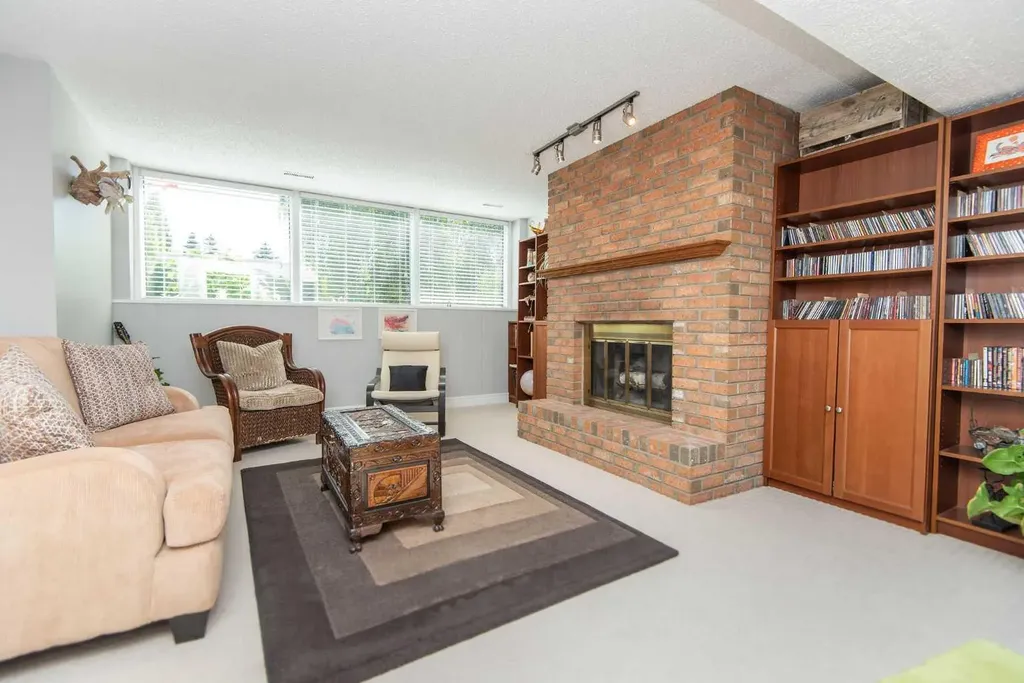 89 Mccullough Crescent Red Deer AB T4R 1S5