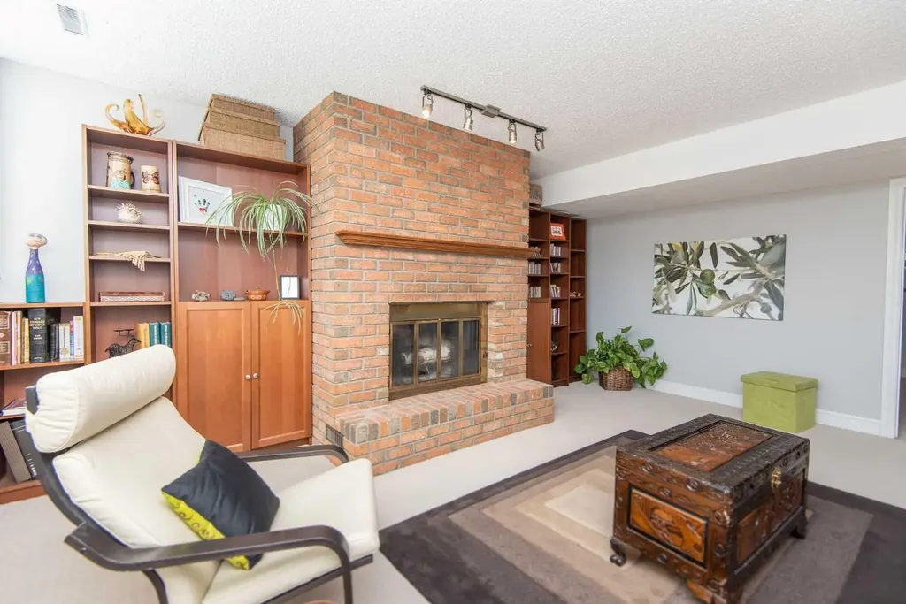 89 Mccullough Crescent Red Deer AB T4R 1S5